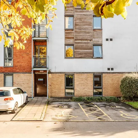 Beehive Salford Quays Immaculate 1-Bed Flat With Free-Parking-3